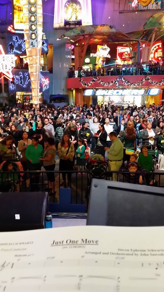 Free Chanukah concert with Shmueli at Universal CityWalk Dec. 1 at 6 pm